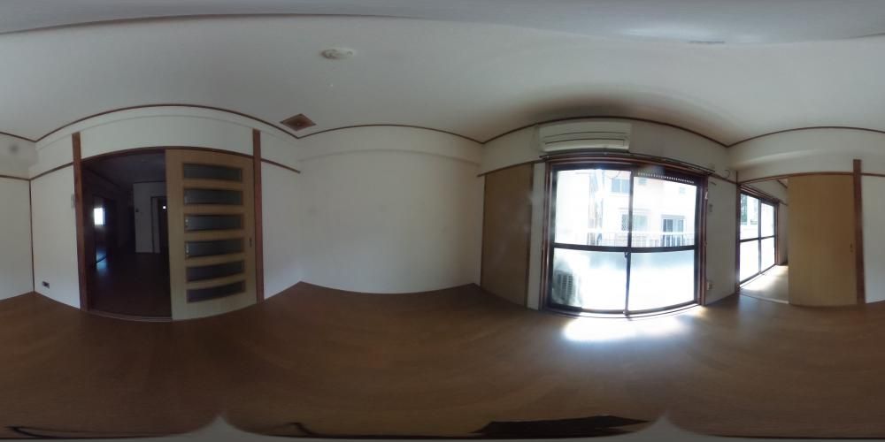 ���r���O